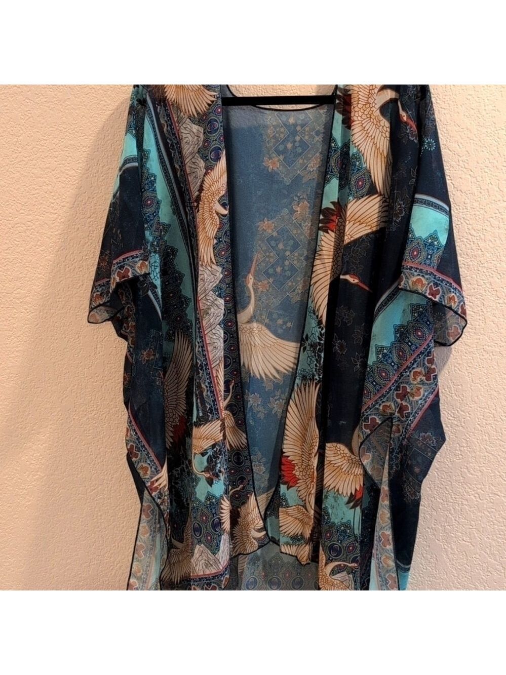 Kimono open front, great design, flying cranes,one size an lightweight.NWOT. - Picture 4 of 5